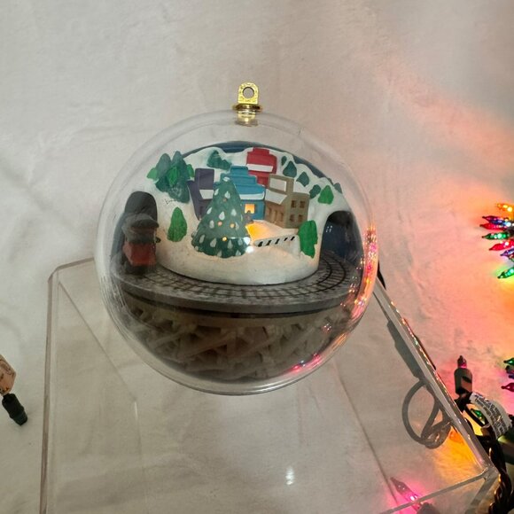 Vintage 1988 Hallmark Train-Inside-Ornament Christmas Village Scene - Picture 4 of 7